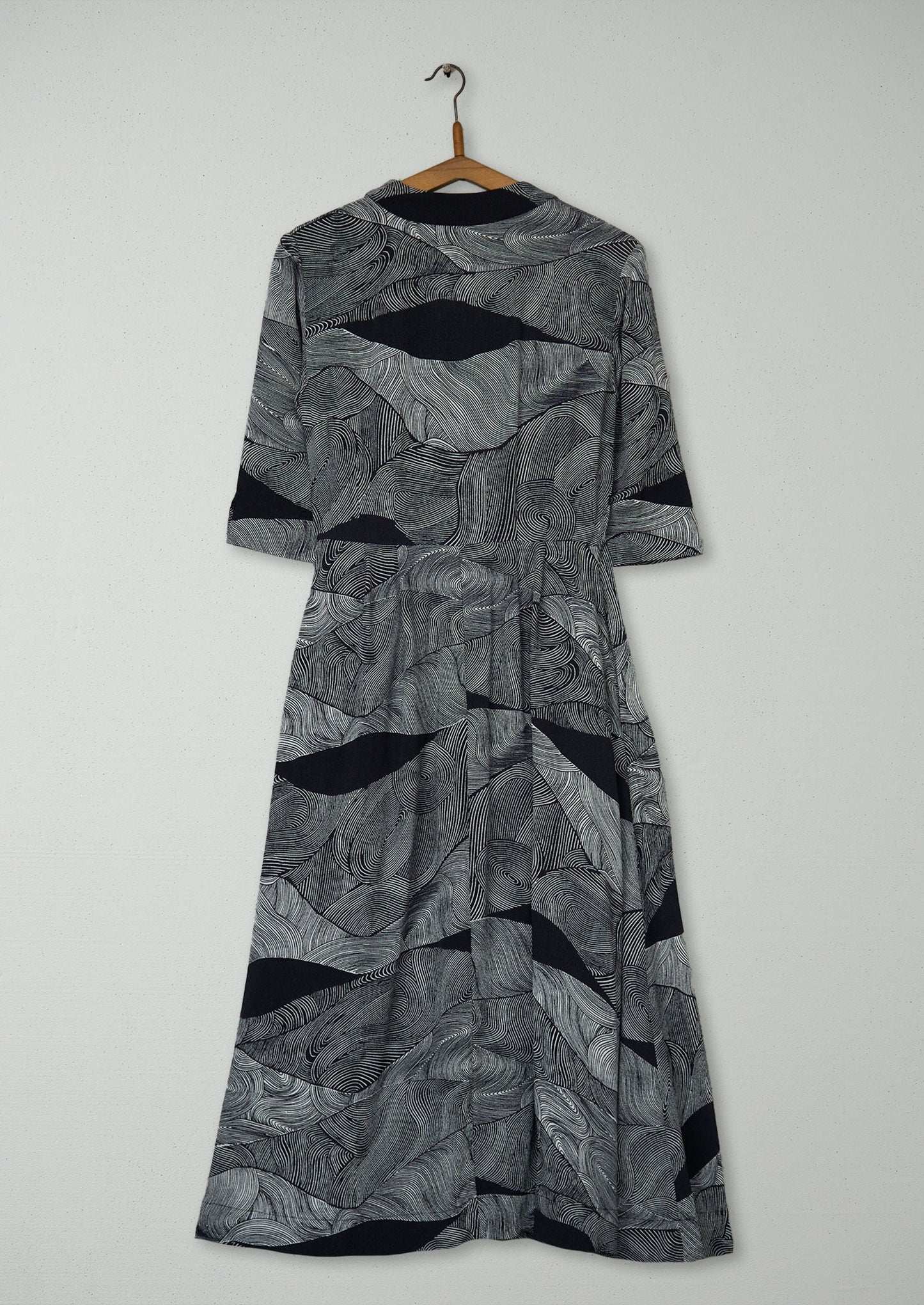 Reworn Wave Print Dress Size 6 Multi (1878) | Multi