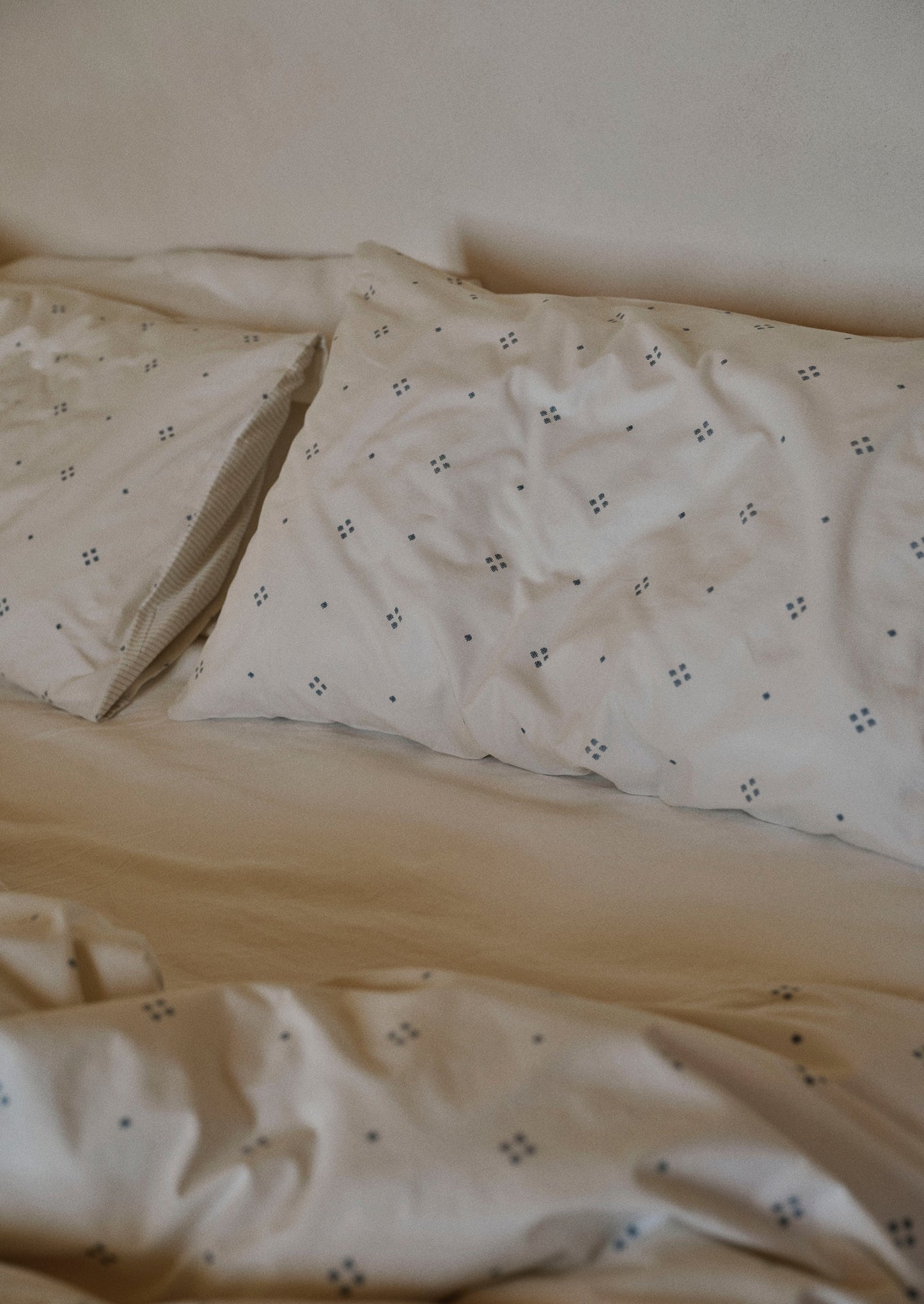 Rowan Print Cotton Poplin Housewife Pillowcase Set | Ecru/Soft Blue