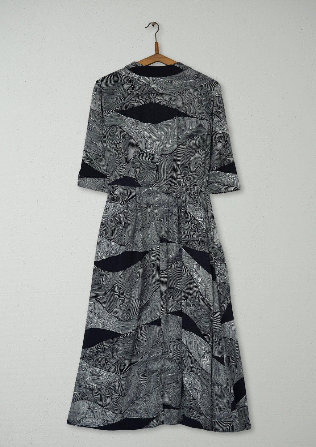 Reworn Wave Print Dress Size 6 Multi (1878) | Multi